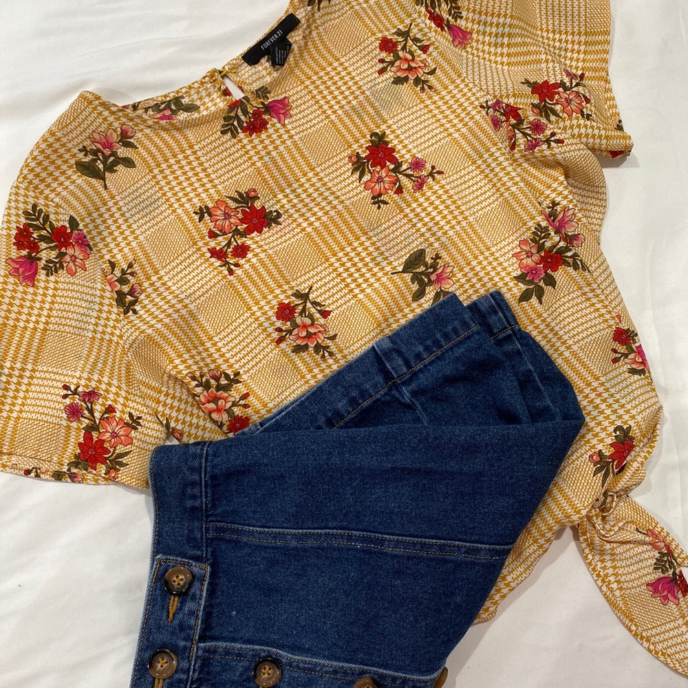 Flowery Top - Picture 2 of 3